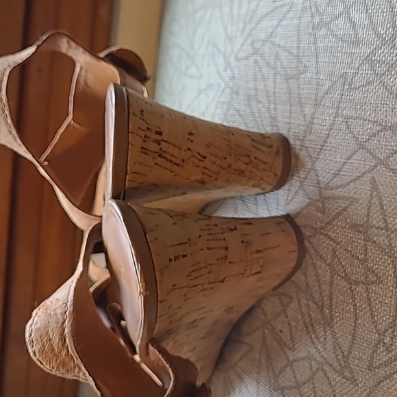 Franco Sarto Leather t strap heeled sandal - Picture 5 of 12